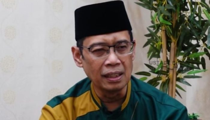 OMICRON Sebagai Tanda AKHIR ZAMAN dan Akan Turunnya DUKHAN, Benarkah?, Ini Penjelasan Ustadz Dhanu