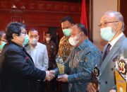 Kapolda Aceh Terima Penghargaan ” Serambi Award” Terkait Percepatan Vaksinasi