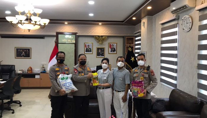 Wakapolda Aceh Terima 1000 Paket Sembako Dari Perwakilan Buddha Tzu Chi