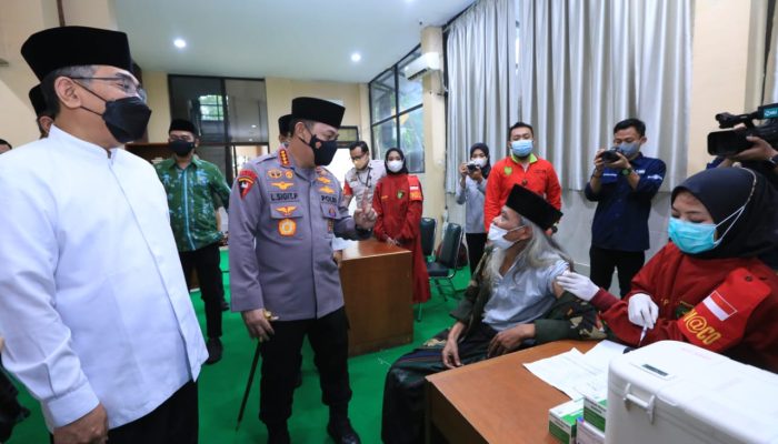 Tinjau Pelaksanaan 1 Juta Vaksinasi Booster, Kapolri Bicara Mudik Sehat dan Nyaman