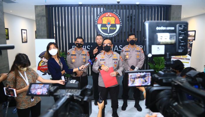 Kapolri Tinjau Arus Mudik Naik Heli, Tol Jakarta-Cikampek Lancar