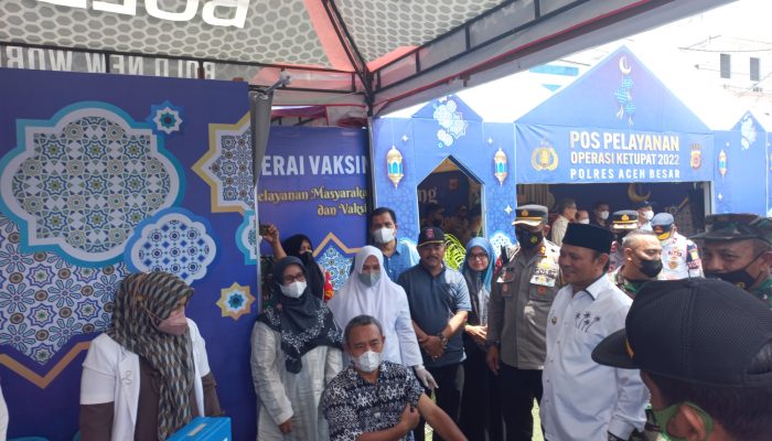 Bupati Aceh Besar Tinjau Pos Ketupat Idul Fitri