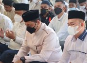 Kapolda Dan Wakapolda Sholat Ied di Masjid Babuttaqwa Polda Aceh