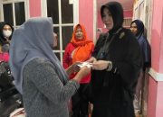 Illiza Sa’aduddin Djamal Bersama Farid Nyak Umar  Berikan Bantuan Masa Panik Korban Angin Kencang