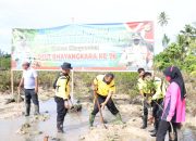 Polres Simeulue Tanam Ribuan Pohon Bakau Dan Bersihkan Pantai Ganting Dalam Rangka Hut Bhayangkara ke-76