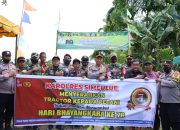 Kapolres Simeulue Hadiri Kenduri Blang Dan Serahkan Hand Tractor Untuk Petani Dalam Rangka Hari Bhayangkara Ke-76