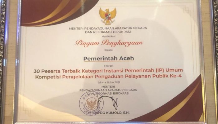 Pemerintah Aceh Raih Piala Anggakara Birawa sebagai Terbaik Pengelolaan Pengaduan Palayanan Publik