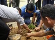 Sukseskan Gerakan BEREH, Kadisdik Pimpin Gerakan Penghijauan Sekolah di Aceh Tamiang