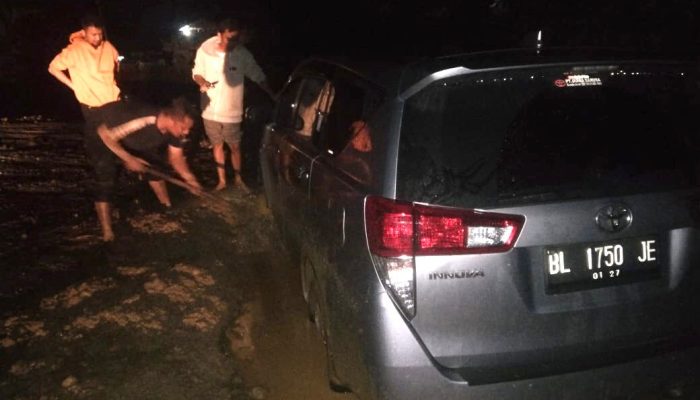 Pengurus PWI Aceh Terperangkap Longsoran Lumpur di Lintas Galus-Agara