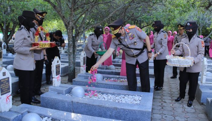 Kapolda Aceh Pimpin Upacara Ziarah di TMP Dalam Rangka Hari Bhayangkara Ke 76