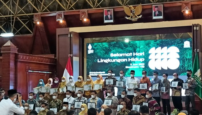 Gubernur Berikan Penghargaan untuk Perusahaan Peduli Lingkungan di Aceh