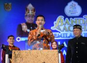 Ketua DPRK Farid Nyak Umar Terima Anugerah Gemilang Award