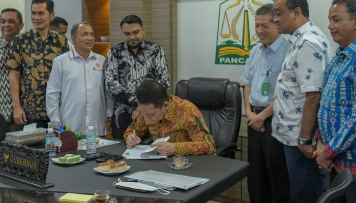 Pj Gubernur Aceh Tandatangani SK Penentuan Venue dan SK Panitia PB PON Aceh Sumut Wilayah Aceh