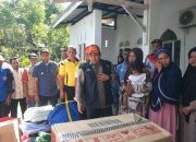 Pj Bupati Aceh Besar Serahkan Bantuan untuk Korban Kebakaran Blang Krueng dan Punie