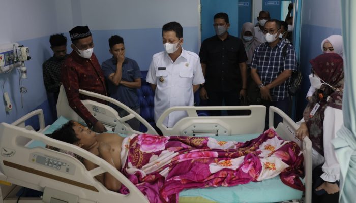 Ketua DPR Aceh Besuk Korban Amuk Gajah Liar di RSUDZA