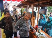 Tinjau Anjungan Aceh Besar, Sekda Aceh dan Direktur Event Daerah Kemenparekraf Dijamu Menu Khas Aceh Rayeuk