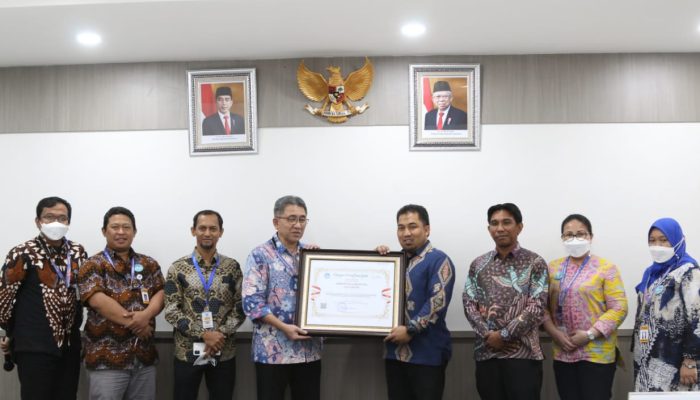 Pj Bupati Aceh Besar Terima Penghargaan dari Puspeka Kemendikbudristek