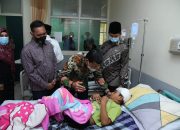 Dewan Jenguk Siswa MIN 2 Banda Aceh Korban Runtuhan Bangunan yang Dirawat di RSUZA