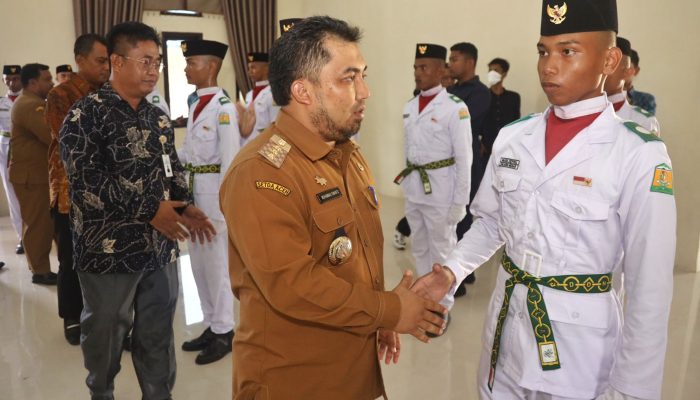 Pj Bupati Aceh Besar Kukuhkan Pasukan Pengibar Bendera Pusaka