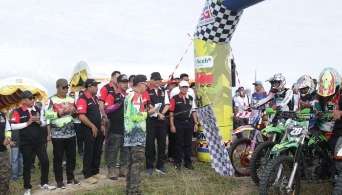 Kapolda Aceh Hadiri Pembukaan Dan Pelepasan Peserta Trabas Merdeka Fun Adventure 2022 Yang Digelar Bank Aceh