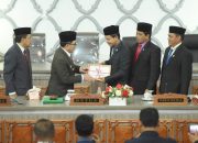 DPRK Terima Dokumen RKUA dan PPAS APBK Banda Aceh Tahun 2023 dari PJ Wali Kota