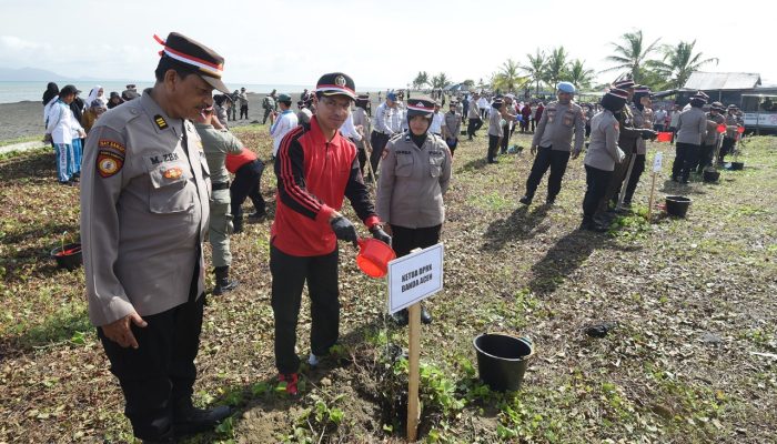 Ketua DPRK Apresiasi Gerakan Penanaman Pohon ‘Aceh Hijau’ oleh Kapolresta Banda Aceh