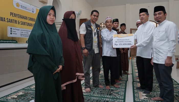Rumah Amal USK Beri Santunan Santri dan Dai Perbatasan