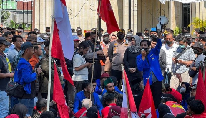 Aksi Unjuk Rasa Penolakan Kenaikan BBM di Jawa Timur Berjalan Aman dan Kondusif