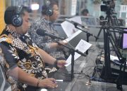 Pj Bupati Aceh Besar dan Guru Besar UIN Ar-Raniry Jadi Pembaca Berita di RRI Banda Aceh