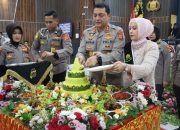 Syukuran Hari Jadi Ke 74 Polwan RI Di Polda Aceh Ditandai Pemotongan Nasi Tumpeng