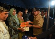 Ketua DPRK Banda Aceh Serahkan Bantuan Masa Panik Korban Kebakaran Asrama PHB Lamprit