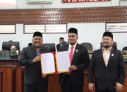 Pemkab dan DPRK Aceh Besar Tandatangani Nota Keuangan dan Raqan APBK-P