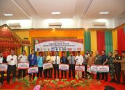 Pj Bupati Aceh Besar Serahkan Bantuan Keuangan untuk Parpol