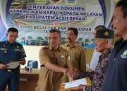 Pemerintah Aceh Besar Serahkan 172 Dokumen Resmi Kepemilikan Kapal Nelayan
