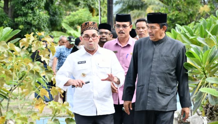 Pj Wali Kota Safari Religi ke Masjid Raya Hingga Makam Syiah Kuala