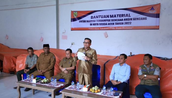 Pemko Banda Aceh Salurkan Bantuan Material untuk Korban Angin Kencang