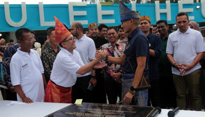Kunjungi Ulee Lheue, Sandiaga Uno Disambut Bakri Siddiq dengan Pantun