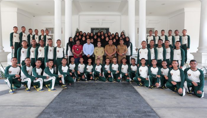 Pj Wali Kota Jamu Makan Siang Paskibraka Aceh di Pendopo