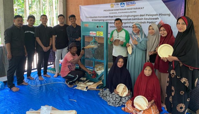 USK Berdayakan Warga dengan Inovasi Pelepah Pinang