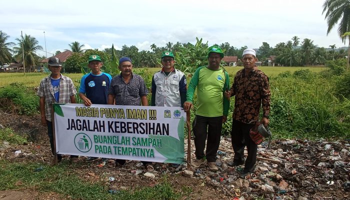 DLH Aceh Bersihkan Sampah Liar di Seputaran Pasar Lampakuk