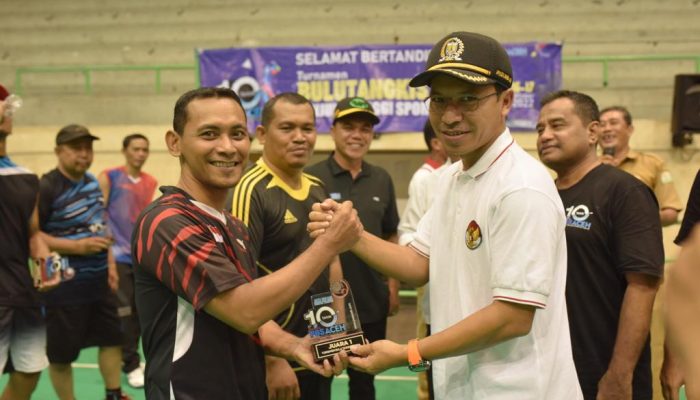 Farid Nyak Umar Tutup Turnamen Bulu Tangkis HUT Ke-10 Media Online Pos Aceh