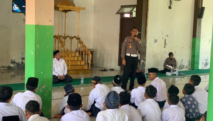 Kasat Lantas Polres Aceh Tamiang Gelar Sosialisasi di Pesantren Perbatasan