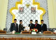 Bakri Siddiq Serahkan RKUA-PPAS Tahun Anggaran 2023 ke DPRK
