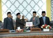 DPRK Banda Aceh Terima Dokumen Raqan APBK 2023 dari Eksekutif
