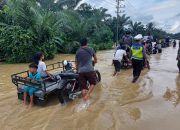Banjir Genangi Sejumlah Desa di Aceh Tamiang, Polantas Beri Pertolongan