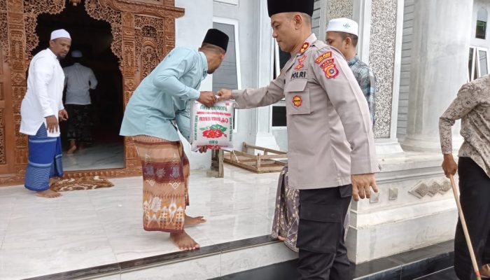 Kapolres Aceh Timur Antar Bantuan Ke Dayah Untuk Kegiatan Ulama