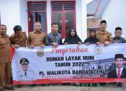 Senyum Semrigah Azminurti Setelah Terima Bantuan Rumah dari Advokasi Ketua DPRK
