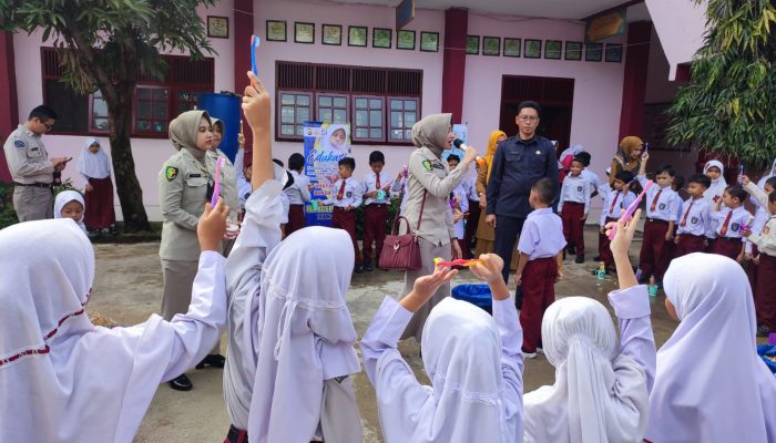 Sambut Hut ke 51 Korpri, PNS Polda Aceh Gelar Edukasi Kesehatan Gigi Dan Mulut di SD Bhayangkari