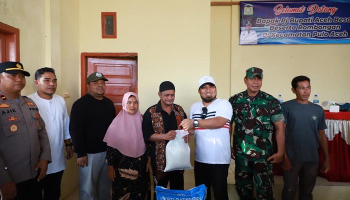 Pj Bupati Aceh Besar Serahkan Bantuan Usaha Produktif untuk Penyandang Disabilitas di Pulo Aceh