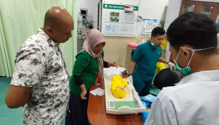 Warga Lam Ara Temukan Bayi Di Depan Rumah Kadus